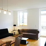 Wohnensemble Mit 3 Separaten Bereichen- 2 Kuechen- 3 Badezimmer- 10 Personen- Garten- Parkplatz