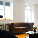 Wohnensemble Mit 3 Separaten Bereichen- 2 Kuechen- 3 Badezimmer- 10 Personen- Garten- Parkplatz