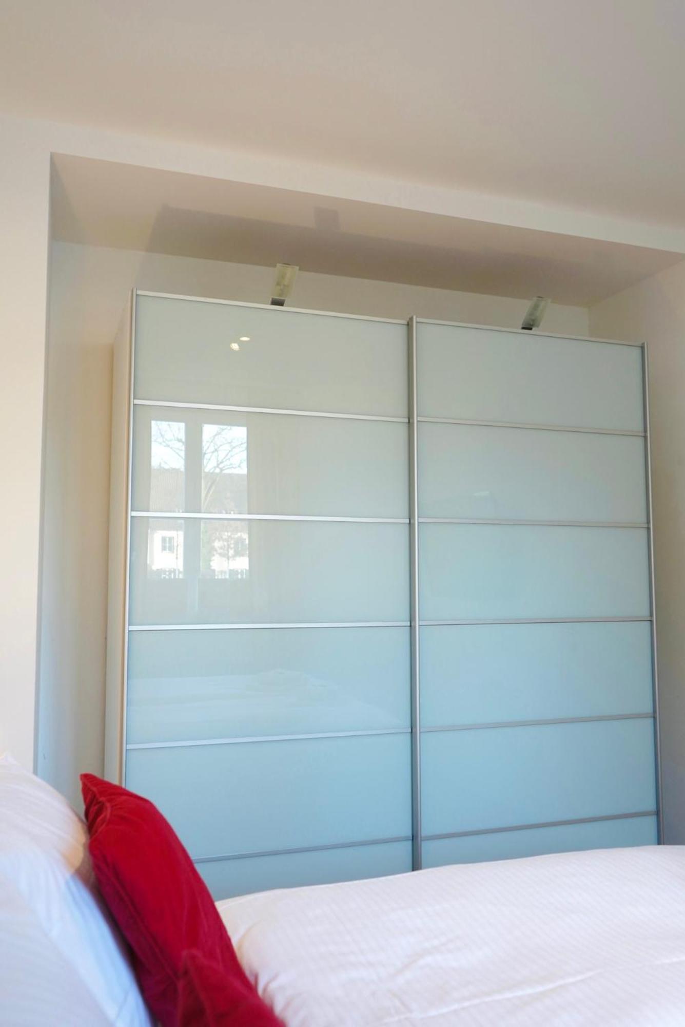 Appartement Wohnensemble Mit 3 Separaten Bereichen- 2 Kuechen- 3 Badezimmer- 10 Personen- Garten- Parkplatz